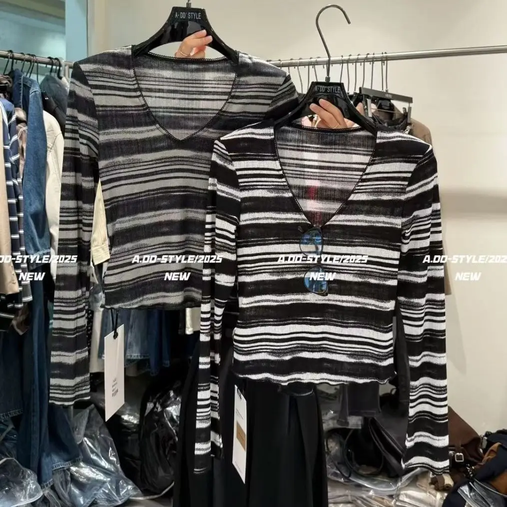 

SY'sYouthfully Vintage T Shirts Women V Neck Spring Autumn Black Striped Printed Top Hot Sweet Slim Fit Long Sleeve T Shirt