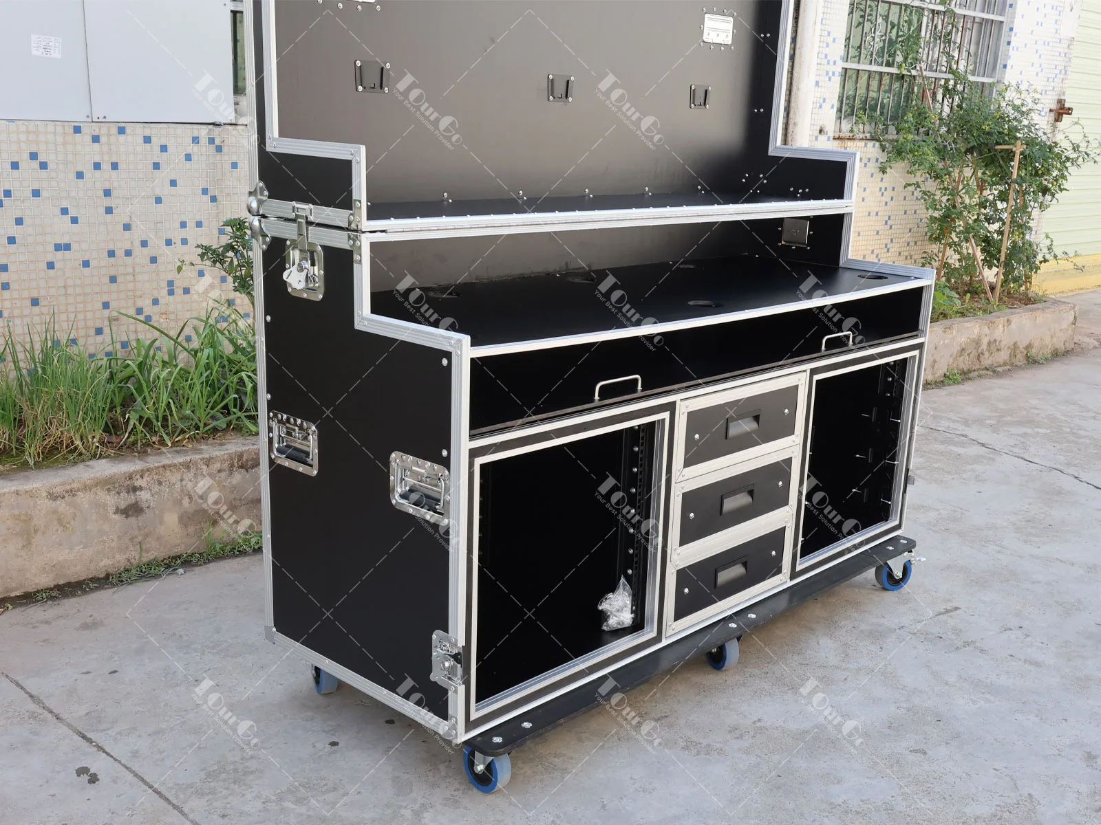 Caixa de produção de vídeo flip-top de 6 x 24 polegadas com espaço em rack de 2 x 10U