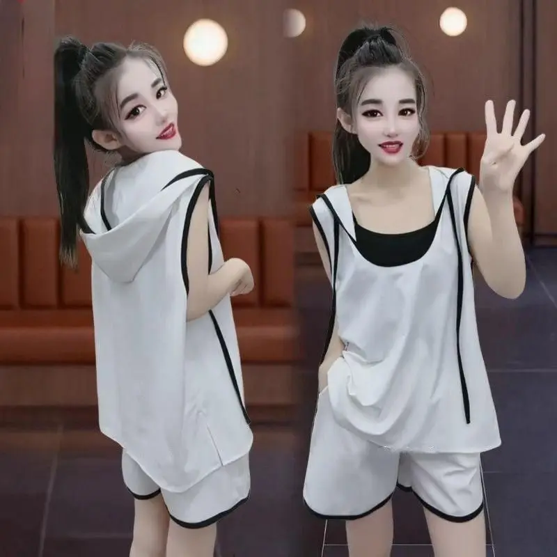 

Женский повседневный спортивный комплект из двух предметов: укороченный топ с капюшоном и шорты без рукавов, модный летний наряд, короткая длина