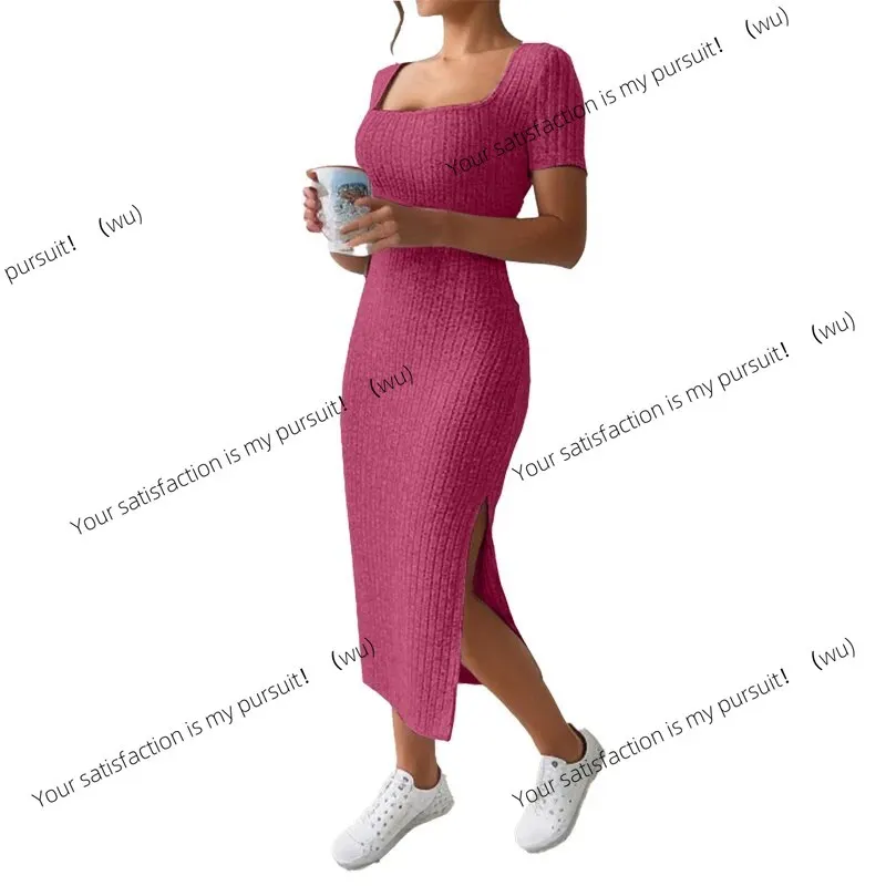 Sommerlicher, quadratischer Ausschnitt, hüftbetonter mittellanger Rock, kurzärmliges, vielseitiges Strickkleid mit Schlitz
