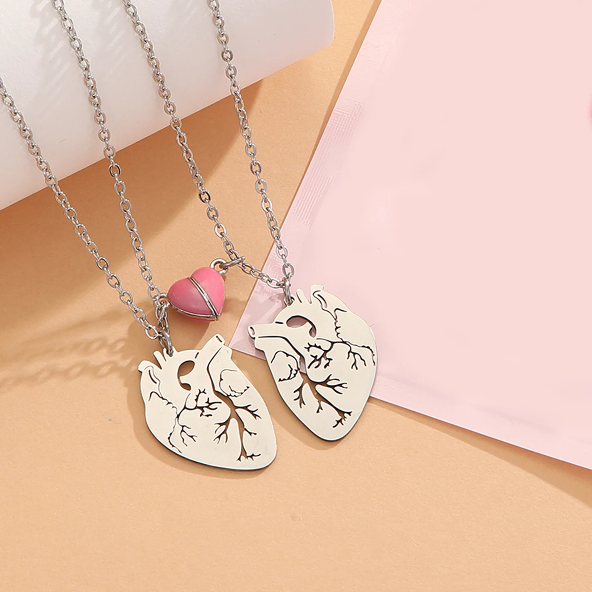 2/قطعة متوهجة الوردي القلب الجوف خارج قلادة زوجين القلائد أسلوب فاسق الأزياء شخصية الملحقات