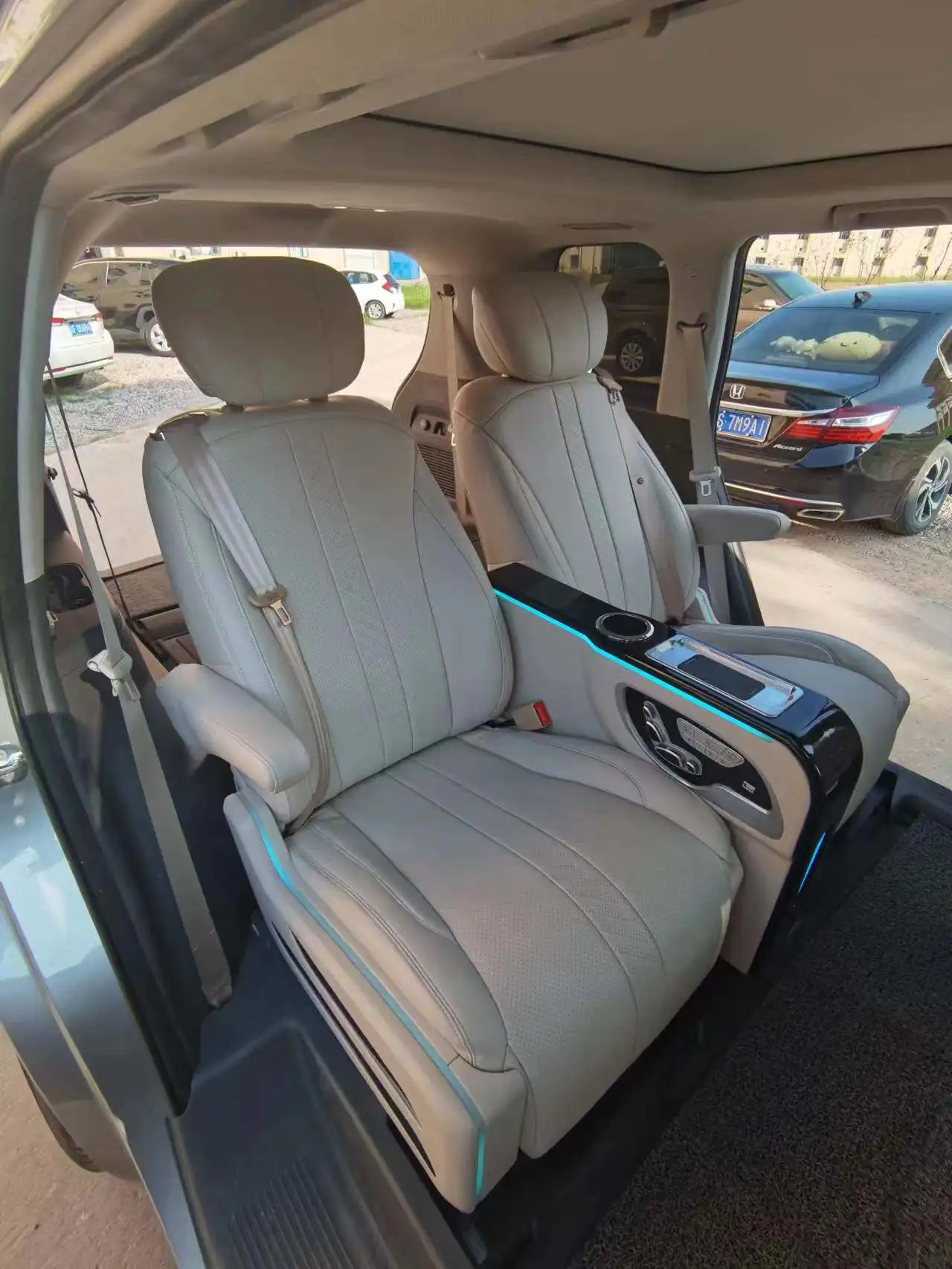 Suitable For SUV Prado And Land Rover Aviation Seat Conversions To Rear Sofa Beds. SUV Sponge Steel Custom Manufacturer.
