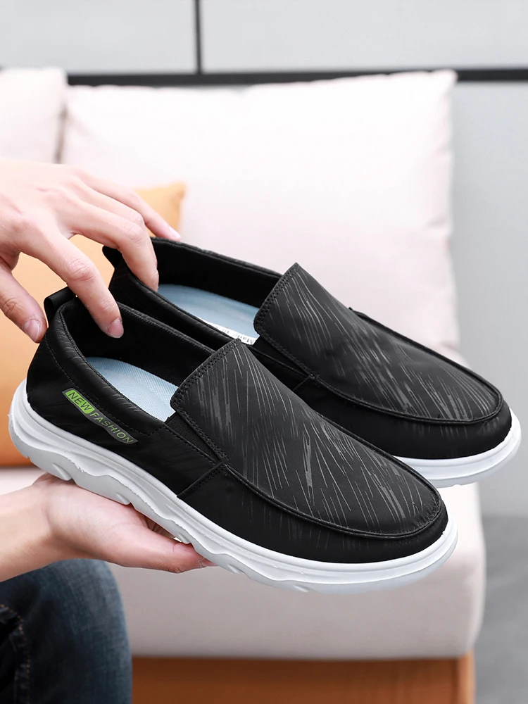 spring of 2022 the new men's singles shoes fashionable recreational shoe lazy a pedal pure color youth cloth shoes flat sole