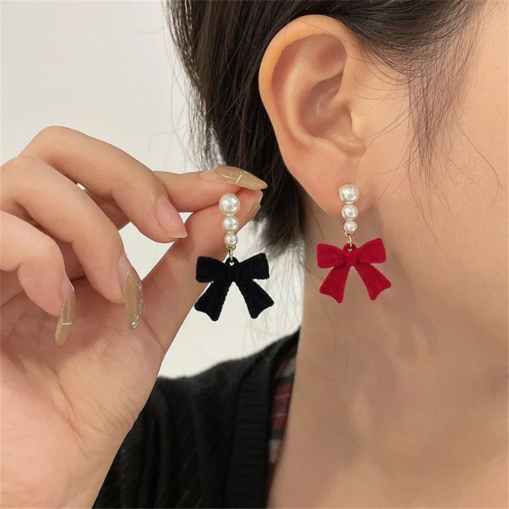 Anting-anting kumpulan mutiara imitasi simpul pita manis untuk wanita anak perempuan elegan Aksesori telinga hitam merah perhiasan mode hadiah indah