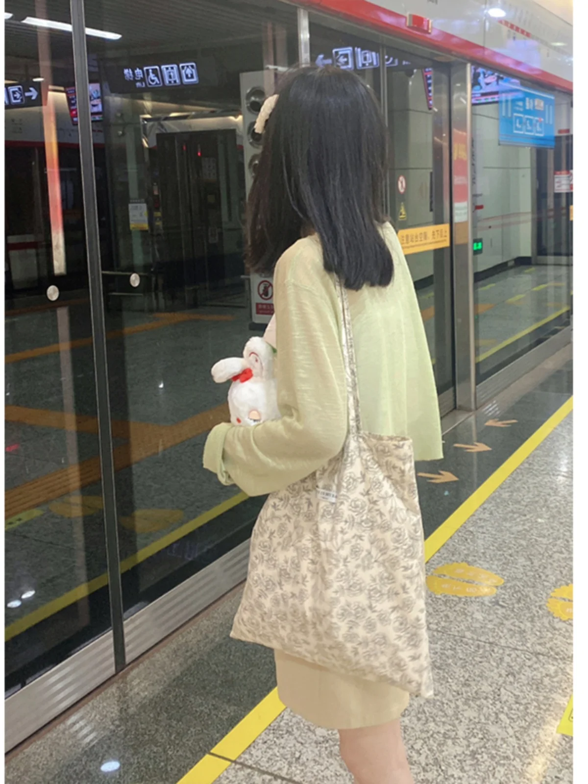 Light een Silk Ice Knitted Cardigan Women's Summer Thin Veil Sunscreen Long Sve V-Ne ort Coat Morning Bell Evening Song