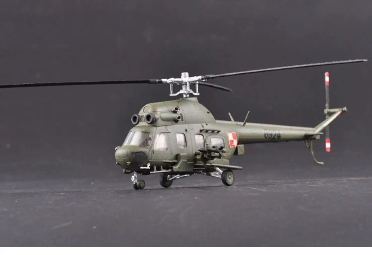 Hobby Boss 87244 1/72 scale Mi-2URP Hoplite antitank vaeiant