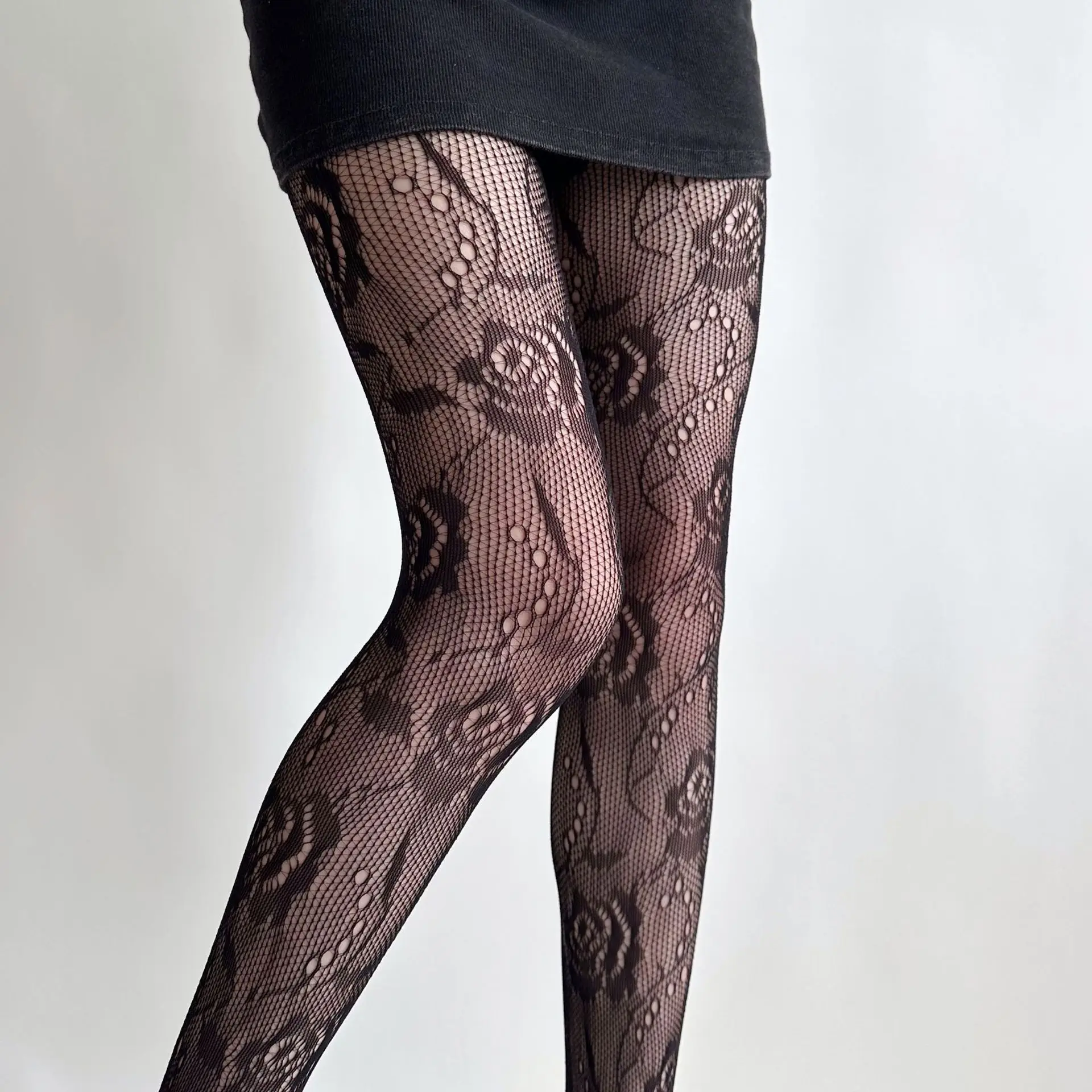 

Vintage Floral Pattern Women's Pantyhose Thin Perforated Mesh Lace Leggings Black Seductive Fishnet Hosiery Hottie Tights