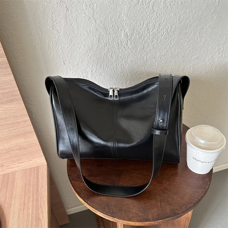 Commuter Large-capacity Crossbody Bag Women Autumn New Retro Fashion Tote Female Shoulder Bag Niche Design Leisure Shoulder Bag