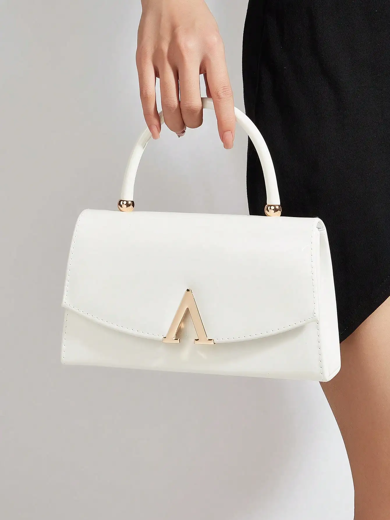 This Charming And Understated Luxury Solid Color Mirror PU Leather Clutch Is Lightweight And Portable, Making It An Ideal Choice For Teenagers, Women, College Students, Young Professionals