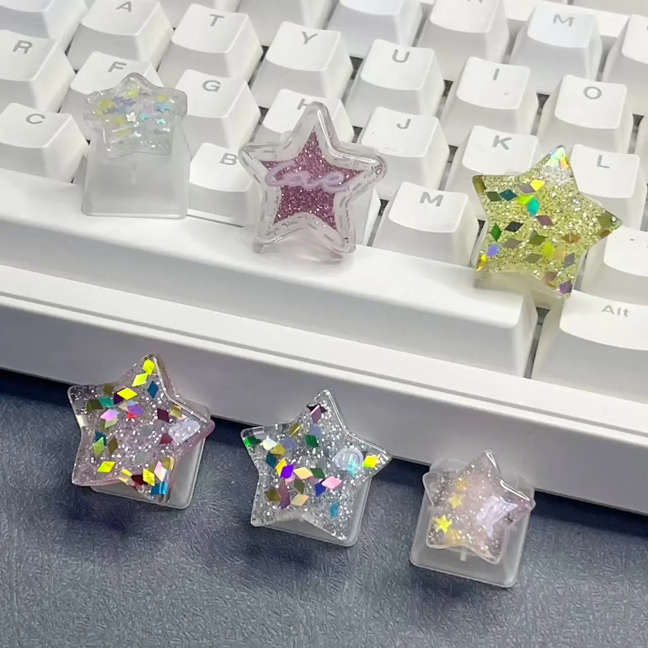 Cute and shiny heart-shaped keycaps suitable for mechanical gaming keyboards with pentagram decoration and transparent keycaps