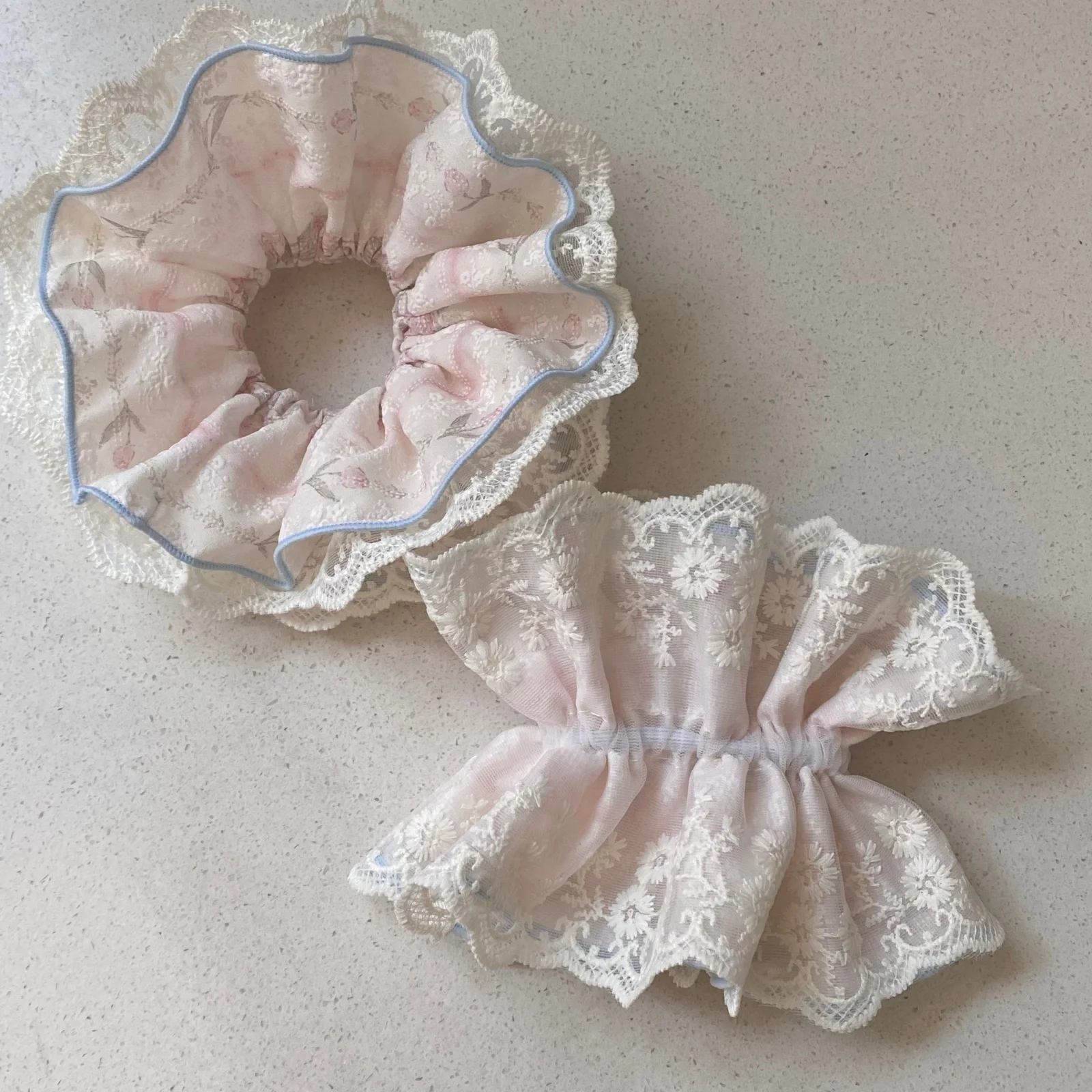2026 Sommer Neu 1-teiliges Blumen-Spitzen-Scrunchie-Set für Damen und Mädchen – Elegante elastische Haargummis, süße Haaraccessoires für den Alltag