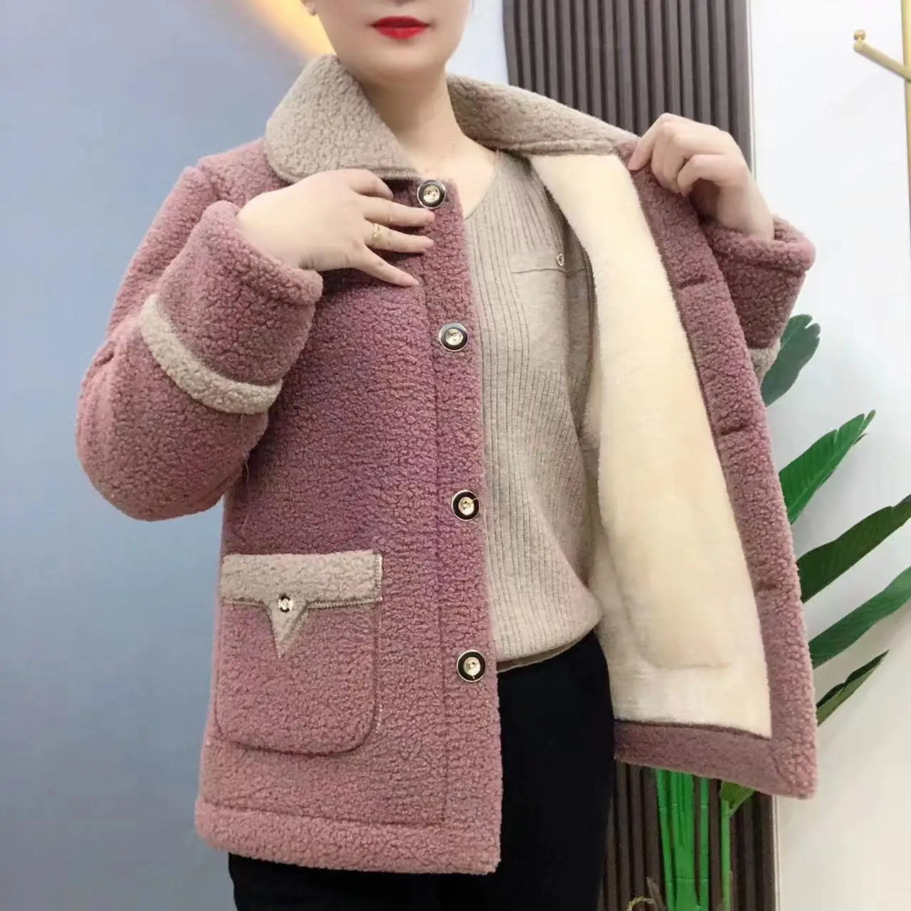 Middle Aged Mother\'s Winter Lamb Wool Coat New Plush Thicken Velvet Parkas Elderly Women\'s Faux Fur Lambhair Cotton Overcoat 5XL