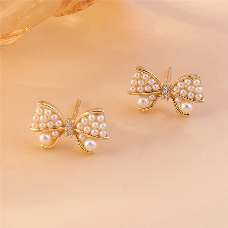 Aihua Niedliche Elegante Schleifen-Ohrstecker, Zarte Damen-Ohrringe mit Vollbesatz aus Perlen und Zirkonia, Modeschmuck-Accessoires – Detail 3