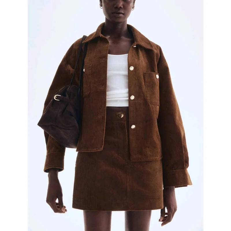 เสื้อโค้ทผ้าลูกฟูกทรงโอเวอร์ไซส์ แขนยาว คอปกสูง สำหรับผู้หญิง รุ่นใหม่ประจำฤดูใบไม้ร่วง สไตล์แฟชั่นลำลอง เหมาะสำหรับใส่ไปทำงาน