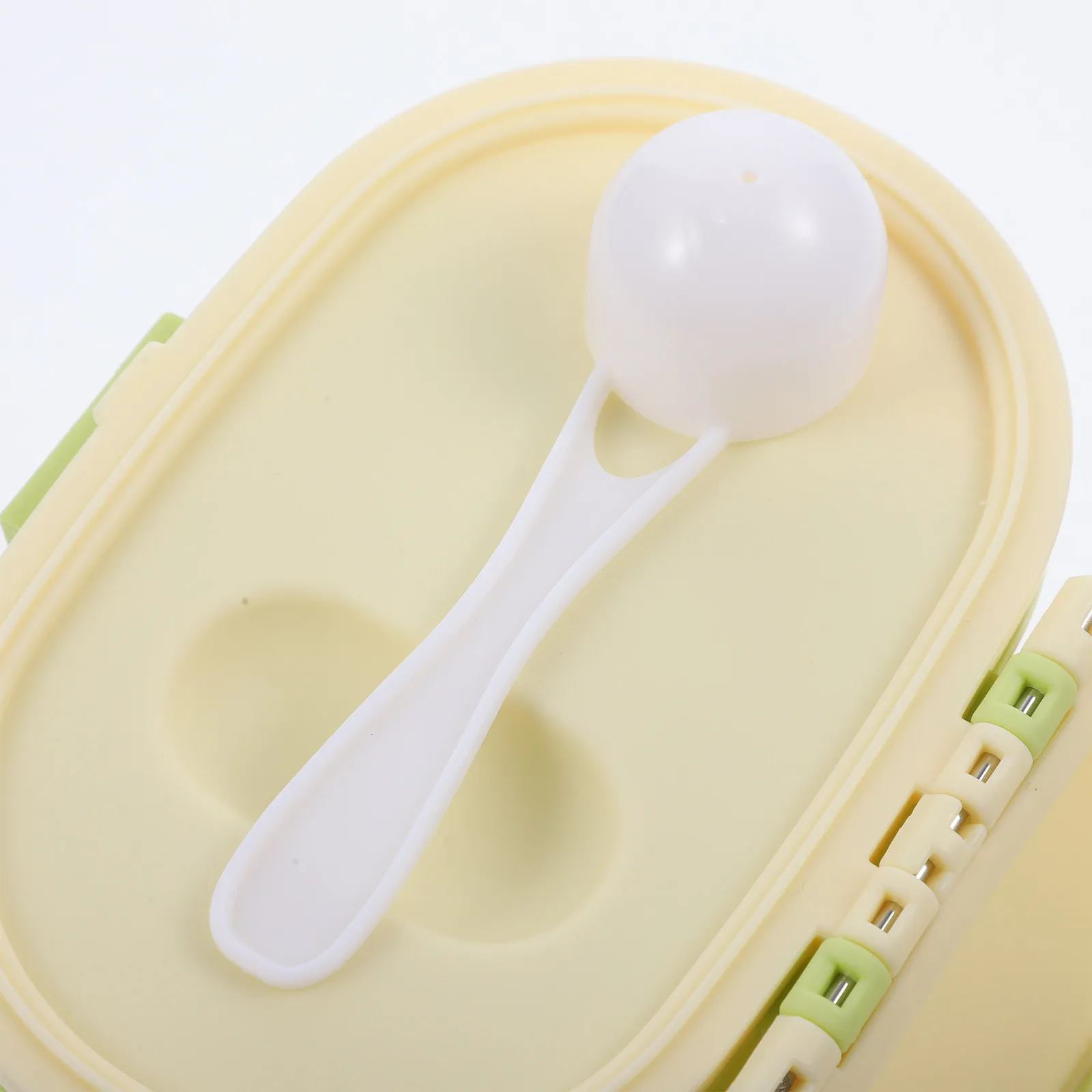 

Portable Baby Formula Container with Scoop Double-Layer Leak-Proof Milk Powder Storage Box for Travel Outdoor Use Formula