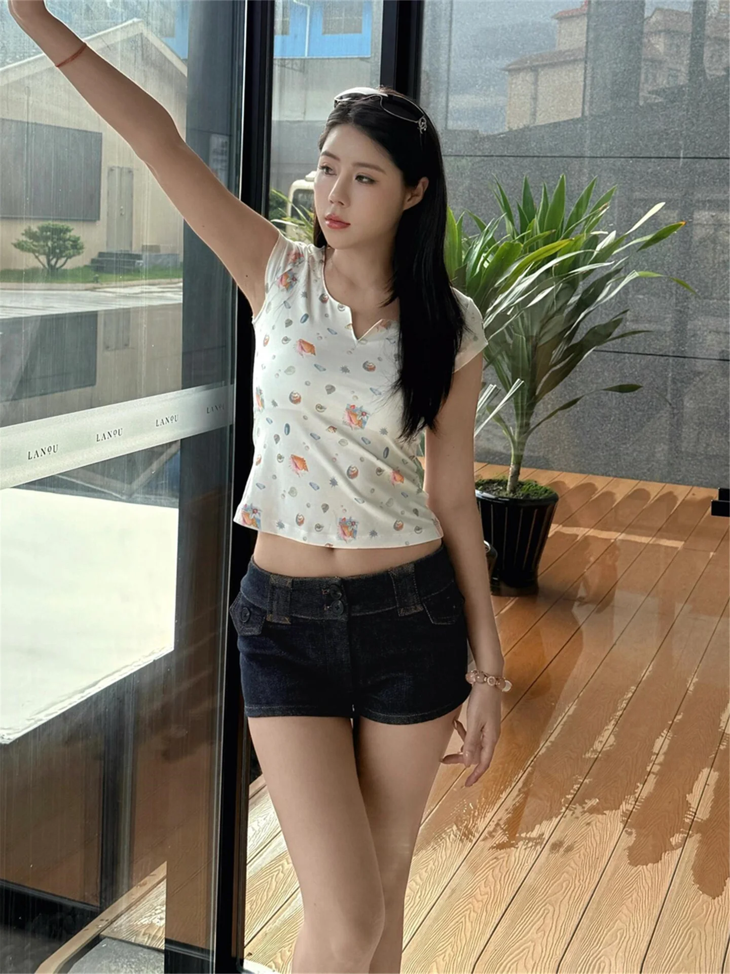 

Low-Waist Distressed Denim Shorts Women's Summer Slimming Design Versatile Washed Super Short Hot Pants American Street Style