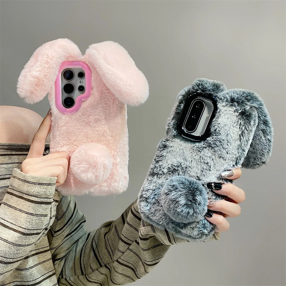 Casing Ponsel Berdiri dengan Telinga Kelinci Lucu dan Bulu untuk Samsung Galaxy S25 Ultra S24 Plus S23 A56 A36 A35 A17 Pelindung Kamera Berbulu.