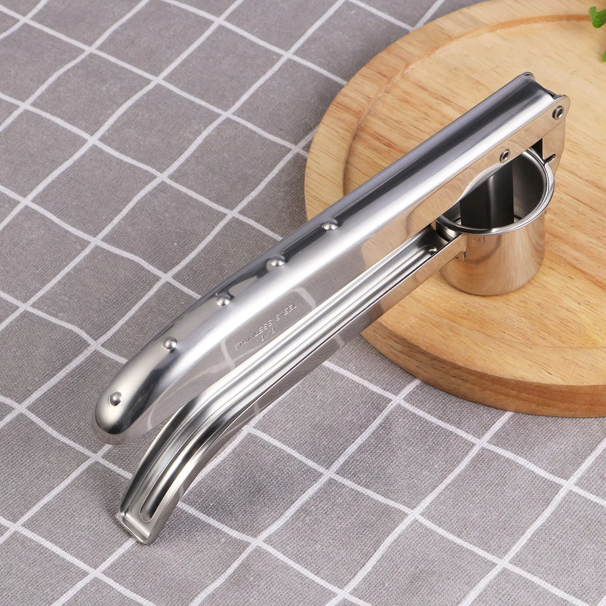 

Stainless Steel Garlic Press Ricer 304 Easy Clean Kitchen Tool Ergonomic Handle Squeeze Ginger Crusher