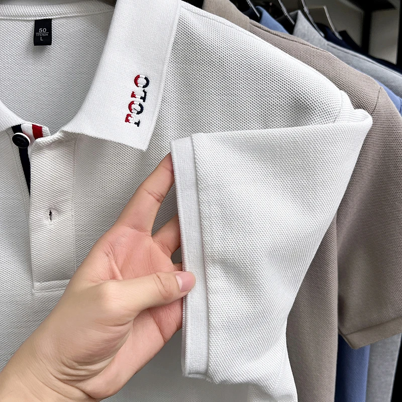 100% Baumwolle Herren Kurzarm-Poloshirt mit Kragen, Knöpfen und Buchstaben-Stickerei, Neues Sommer-Poloshirt, Lässige Mode, Atmungsaktive Herrenbekleidung – Detail 8