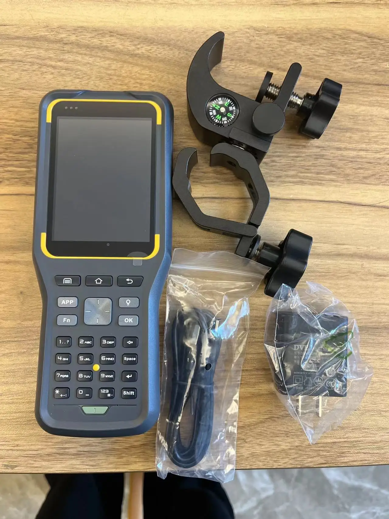 เครื่องมือสำรวจ GPS ความแม่นยำสูง เครื่องเก็บข้อมูล GIS แบบพกพา Ihand 30 Hi Target V90 แบบมือถือ