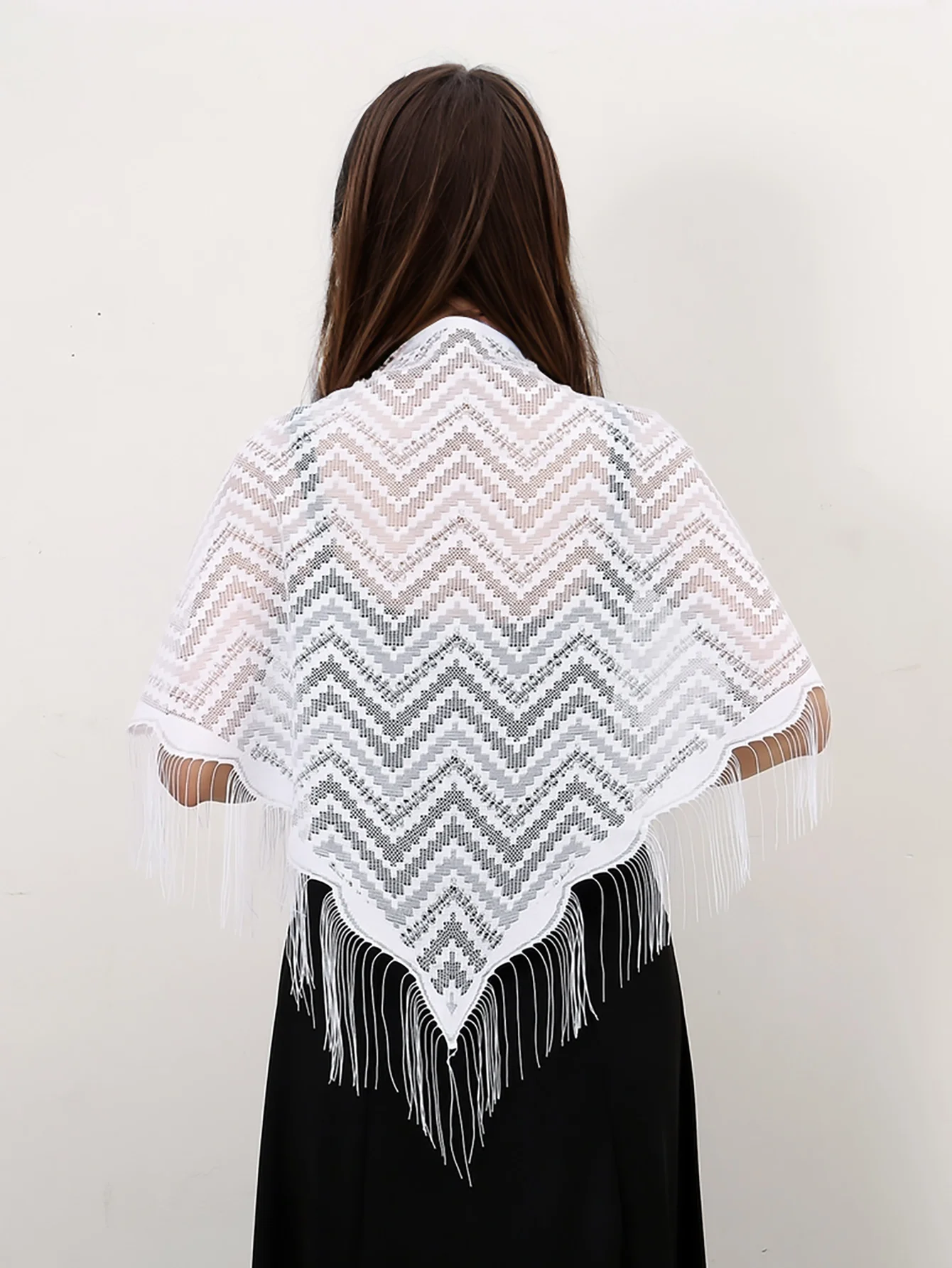 Bufanda triangular con borlas huecas de encaje a la moda, pañuelo bordado para mujer, chales para primavera y verano, bufandas, velo largo, bufanda Floral