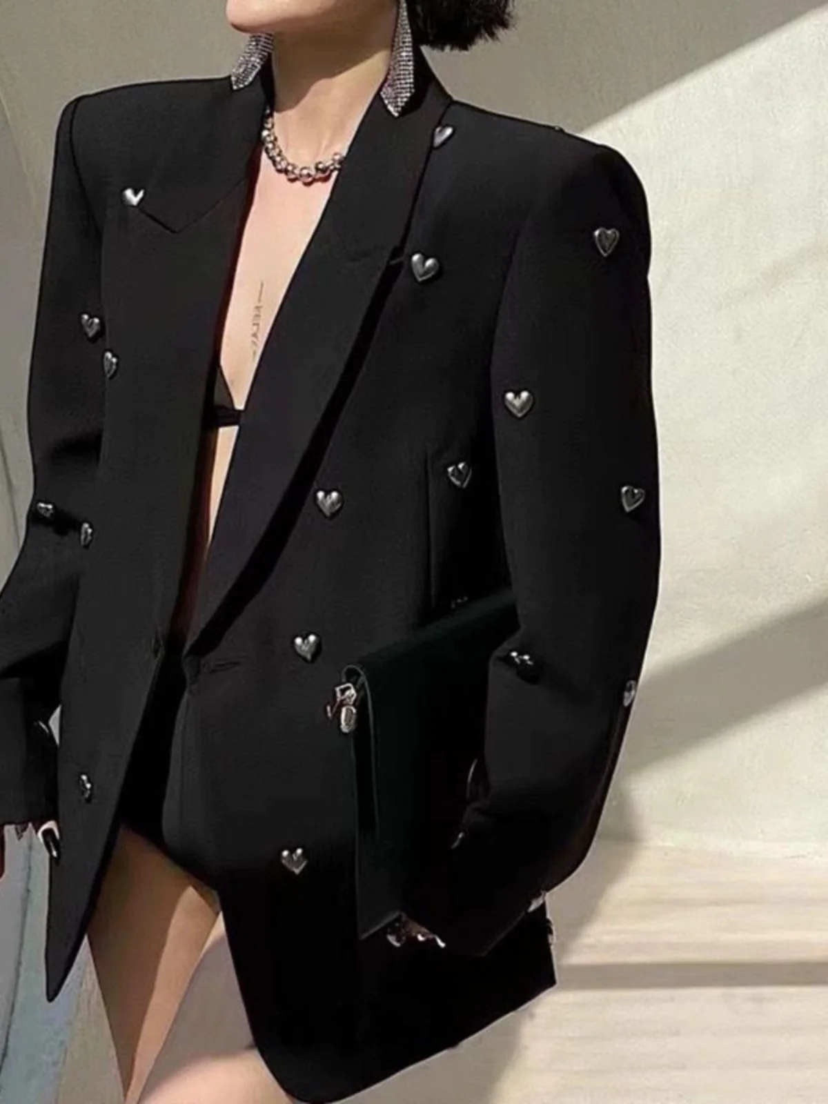 

Women's Bla Heavy-du Heart-aped Suit Jaet 2025 Spring New Sle k Sle Faionable Single-button Pure Color