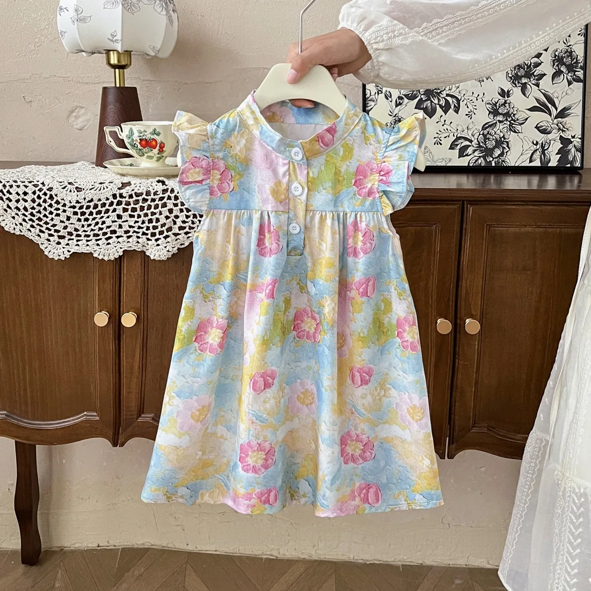 

Летнее платье для девочек 2026 с цветочным принтом в стиле масляной живописи, милое платье-майка с рукавами-крылышками для девочек ростом 90-140 см