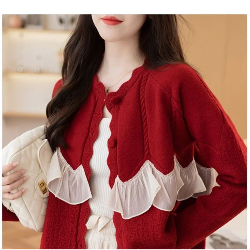 Kardigan damski z koronkowymi wstawkami, okrągły dekolt, luźny krój, długi rękaw.