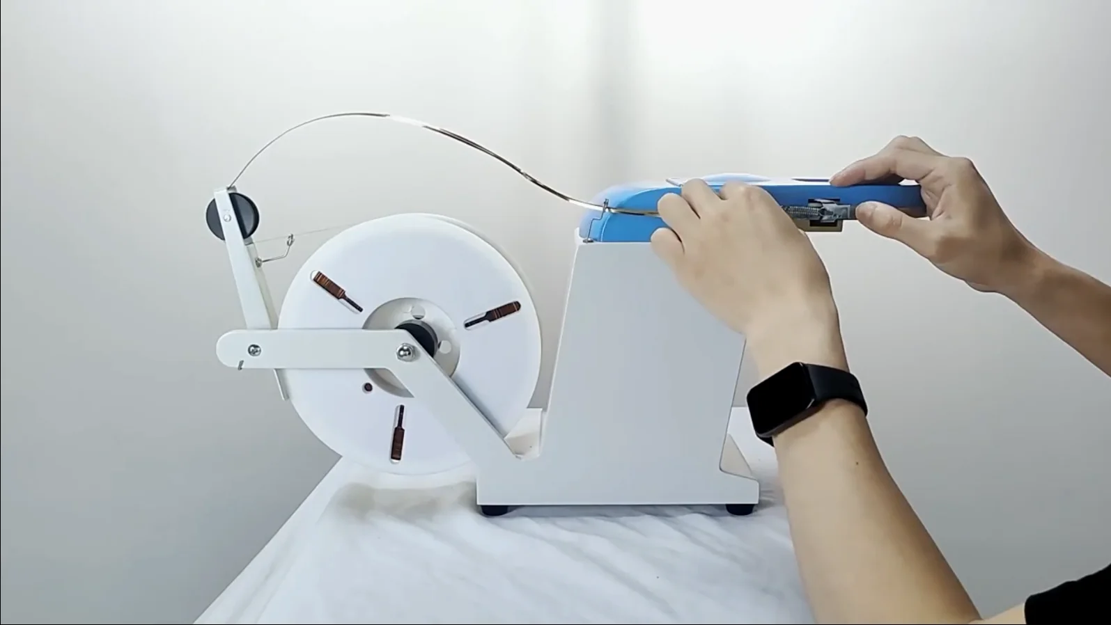 

Машина для завязывания золотой проволоки, полуавтоматическое оборудование для запечатывания пакетов с конфетами для хлеба LY-TDE для упаковочного инструмента, упаковщик пленки для пластиковых пакетов