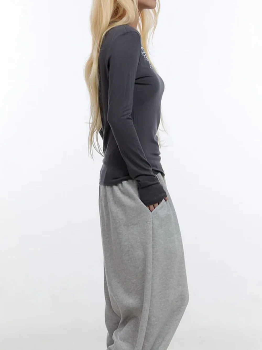 2026 Primavera e Autunno New Spicy Girl Slim Fit e Look Thin Wear Girocollo Lettera stampata Top T-shirt a maniche lunghe da donna