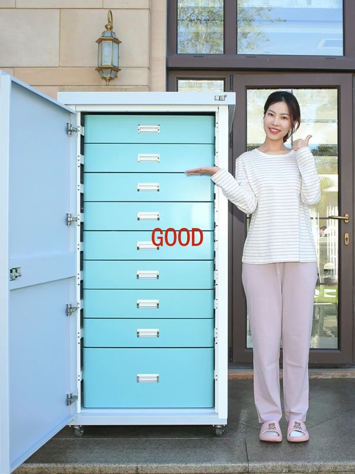 

Балконный шкаф с выдвижным роликовым ящиком. Водонепроницаемый, солнцезащитный и влагостойкий.