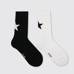 Calcetines Harajuku de estilo deportivo Simple con pentagrama blanco y negro, calcetines tobilleros de estrella de algodón para mujer, calcetines divertidos a rayas a la moda para mujer