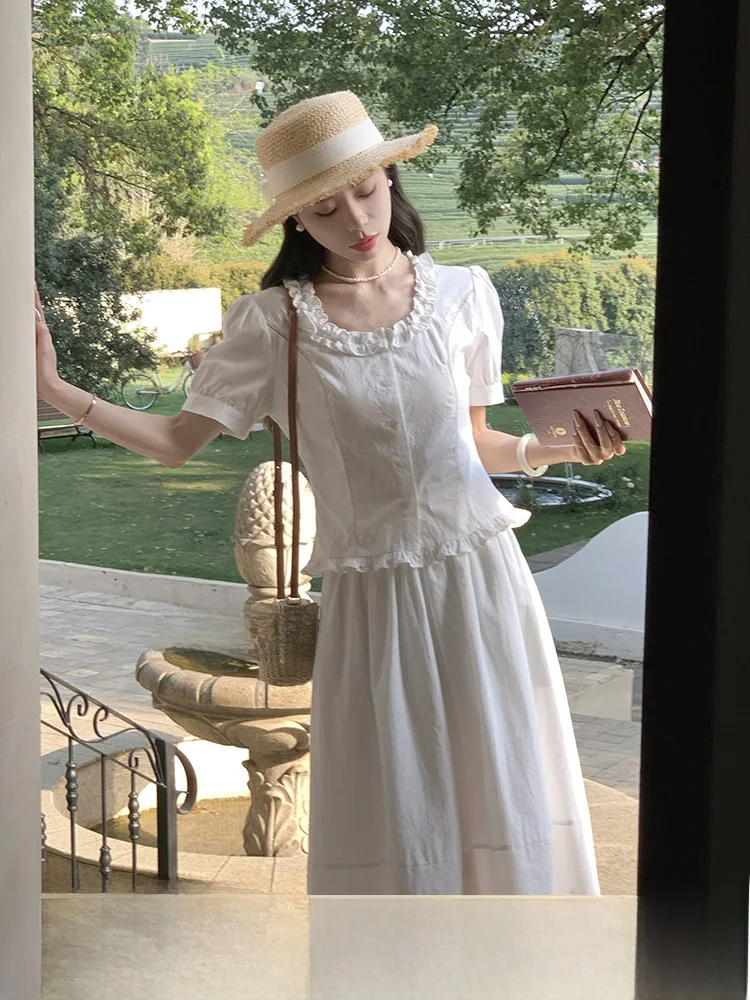 

Новая женская приталенная блузка с кружевной отделкой и круглым вырезом, без привязки к талии, с коротким рукавом, дизайн без излишеств, лето 2025