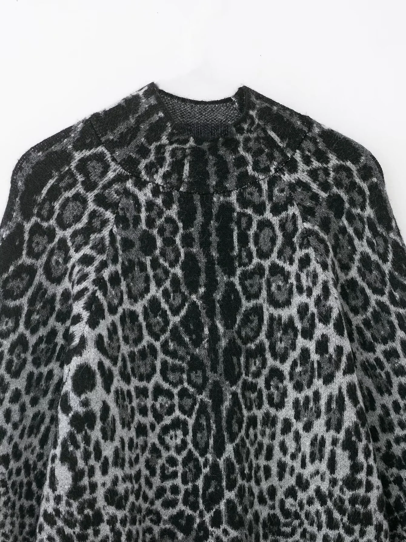 เสื้อสเวตเตอร์ไหมพรมแขนกว้างลายเสือดาว สไตล์ลำลองแฟชั่นใหม่สำหรับผู้หญิง ฤดูหนาว 2025 ทรงหลวมใส่ได้หลายโอกาส