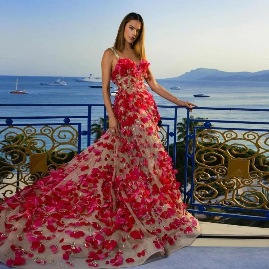 

Prom Gowns 3D Floral Flowers Long Sweetheart Neckline Custom Made Maxi Gowns Floor Length Tulle Party Dress Petals Spaghetti