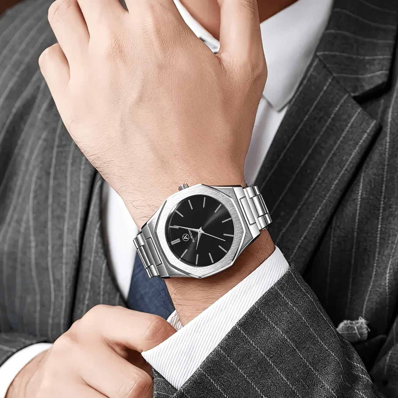 Fashionable Men's Watch with Alloy Strap and Simulated Quartz Watch