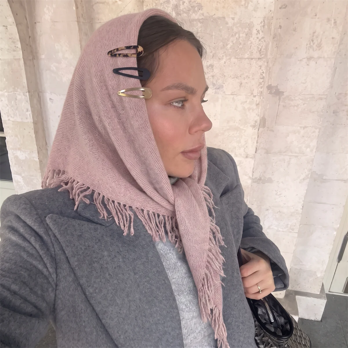 Street Fashion Hijab - Einfarbiger Rosa Quasten-Dreieckstuch Weicher Strick-Hijab-Schal Damen