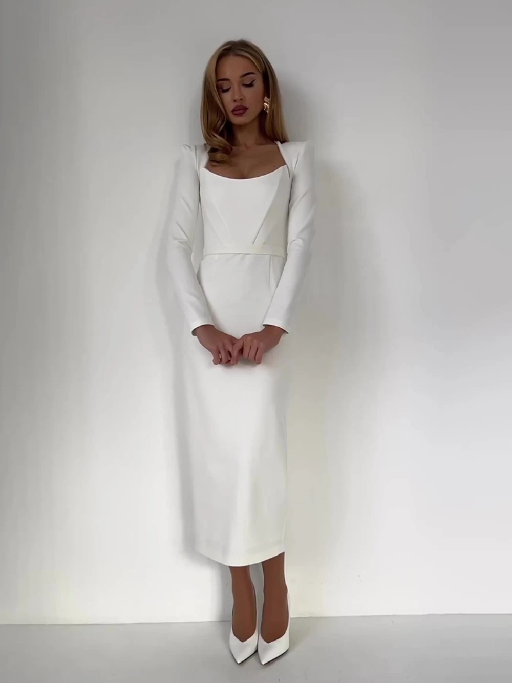 Eye - Catching Midi Gorgeous Evening Dress Satin Sexy Open Back Prom Gown With Long Sleeves Formal Occasions Simple Dresses