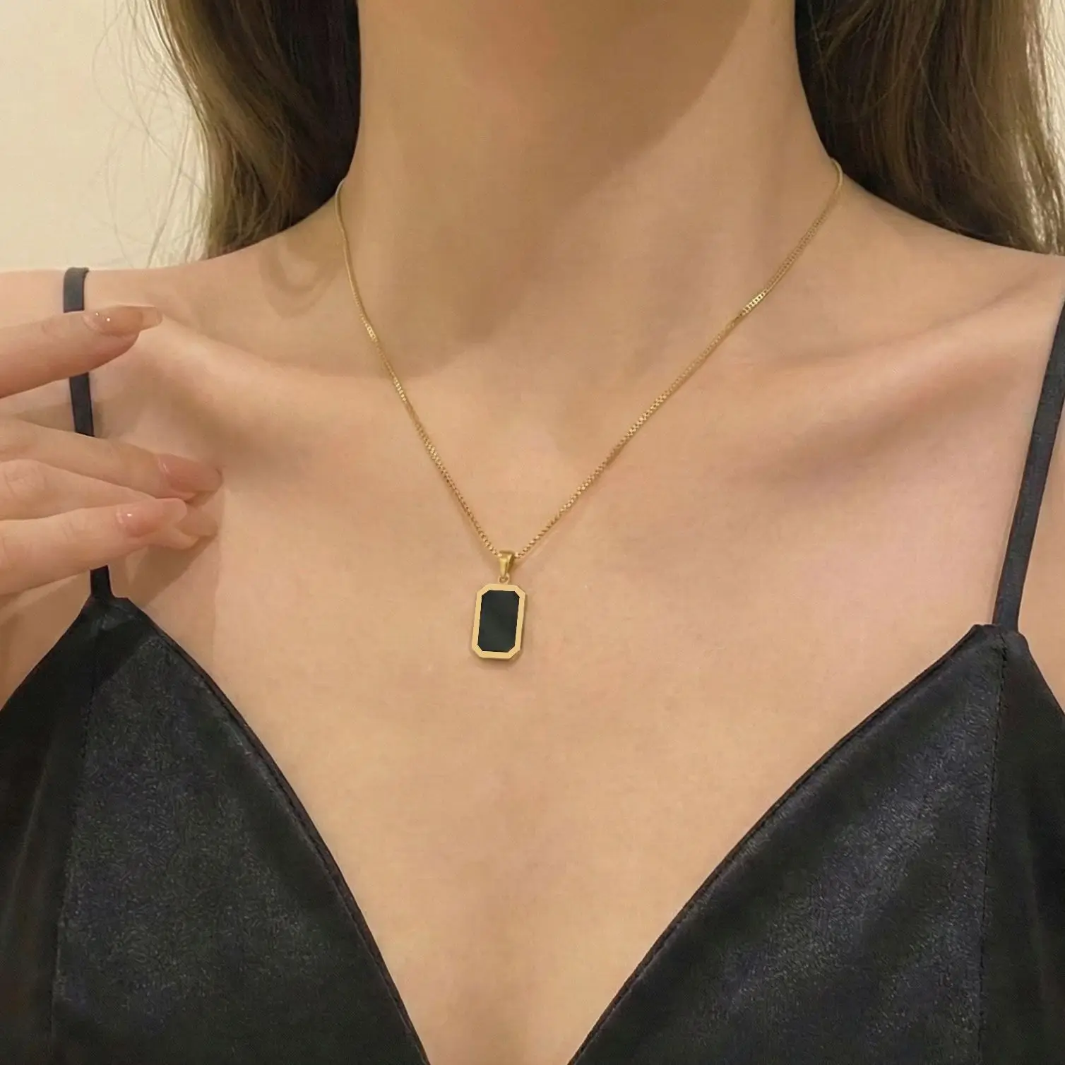 Waterproof Titanium Steel Collarbone Necklace Trendy Pendant for Women Autumn Winter Hypoallergenic Sweater Chain