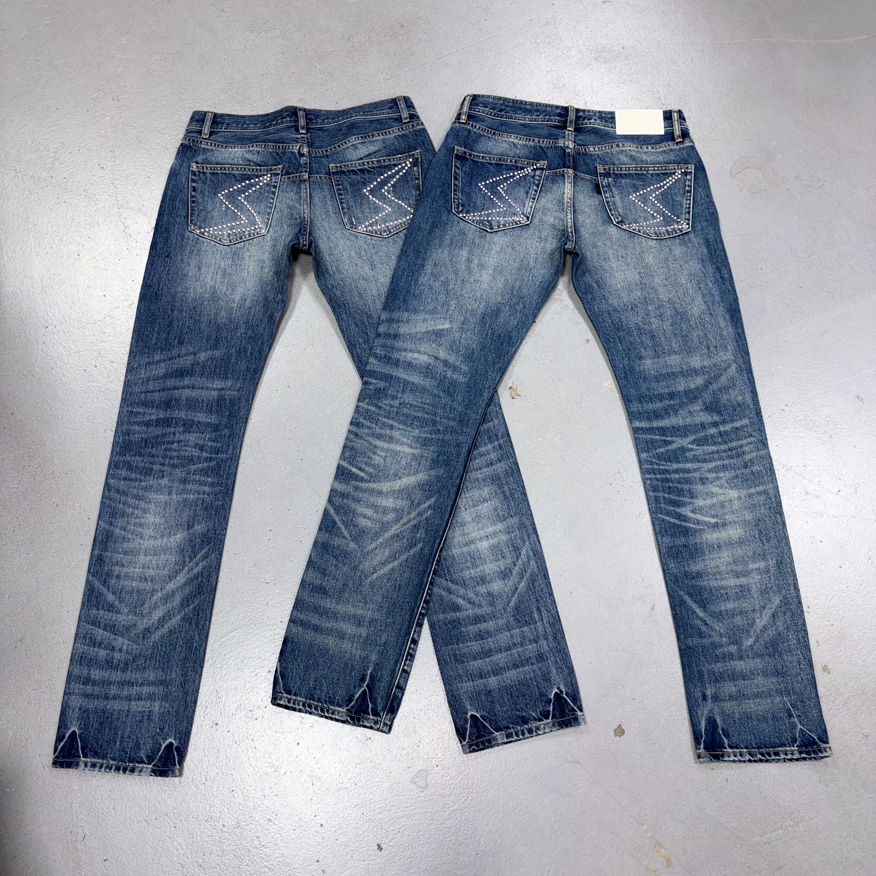 العلامة التجارية الجديدة Undercover كلمات التطريز Thunderbolt مستقيم بانت الجينز القطن الدنيم السراويل الراحة جينز غير رسمي حجم 1 2 3 # NE138 #4