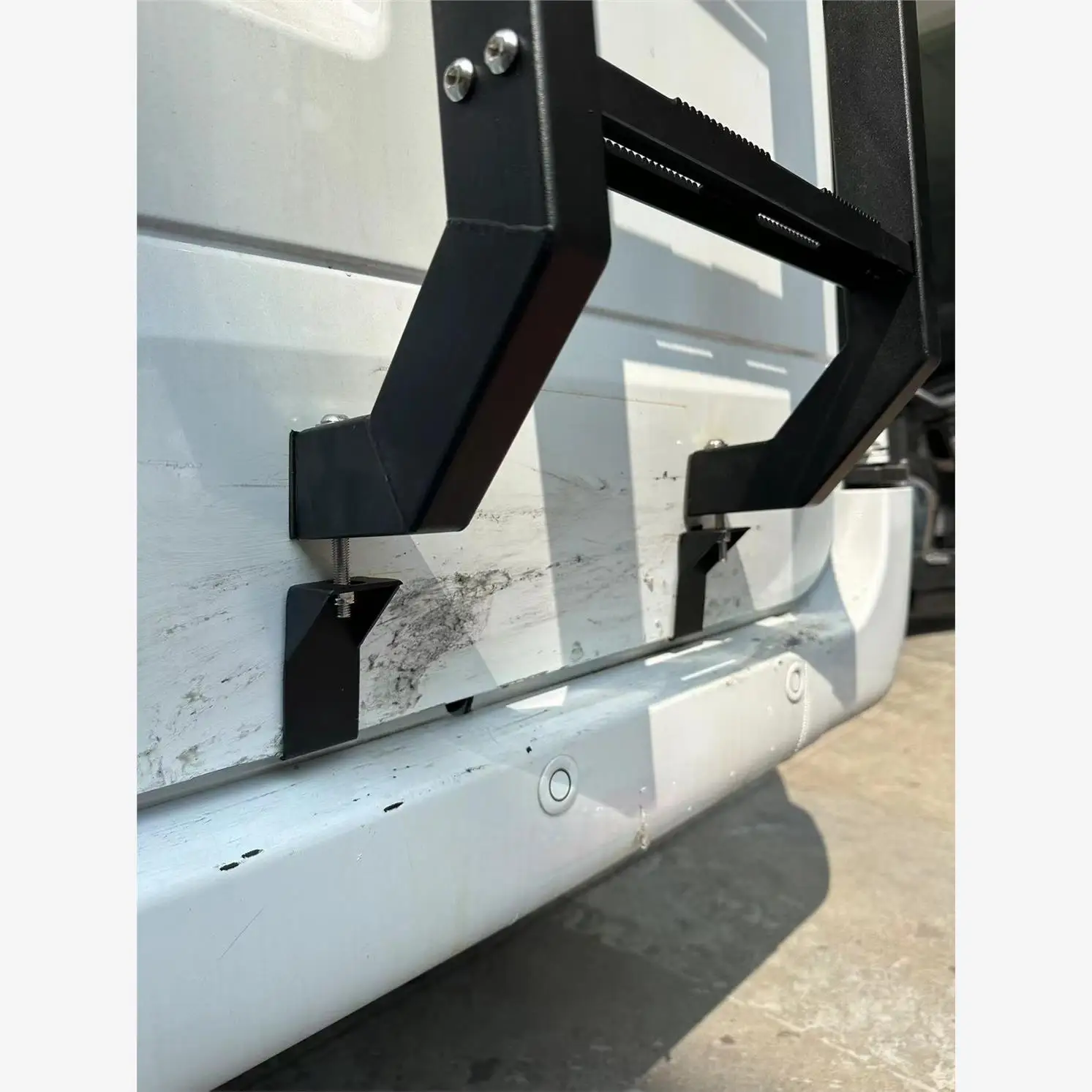 Top and rear climb, removable tail ladder