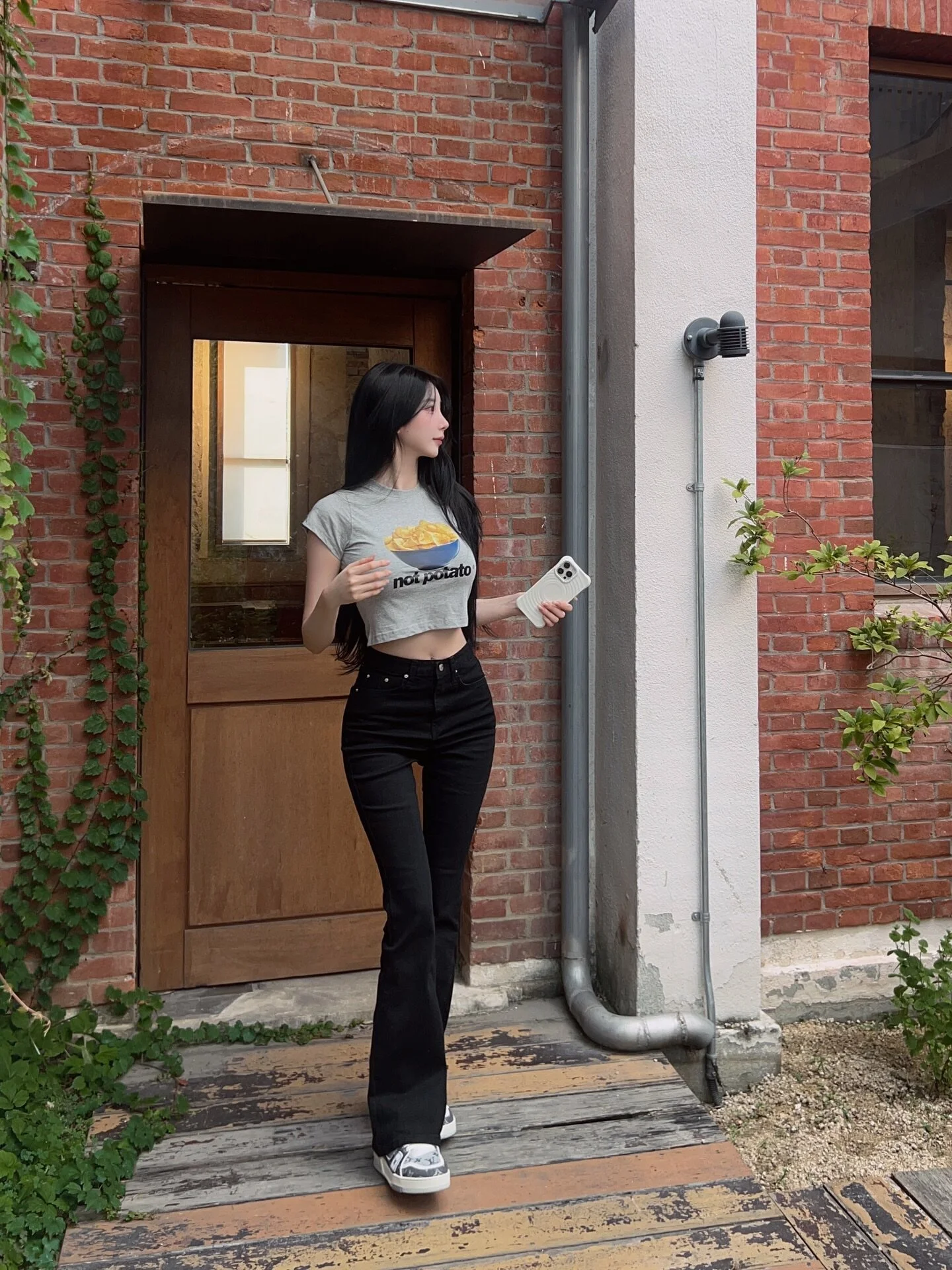 High Waist Stretchy Bell Bottom Jeans Korean Style Butt Enhancing Denim Pants with Built-In Hip Pads Spring Fashion Ladies