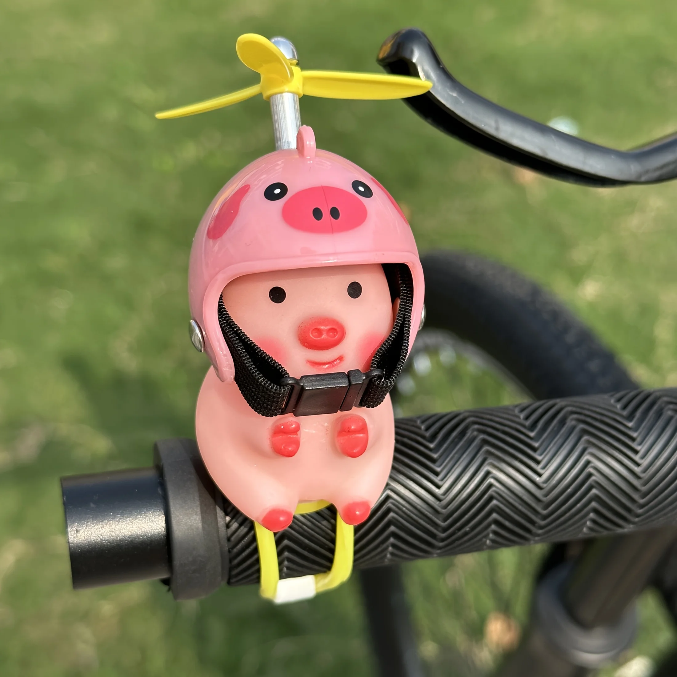Motocicleta bonito cabeça de porco capacete guiador acessório pvc rua motocicleta decoração elegante capacete estátua porco