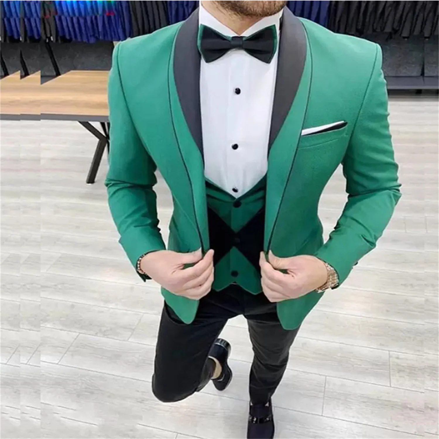 

CustomizedNew Arrival Green Suits for Men 2023 Slim Fit Groom Wedding Tuxedos 3 Pieces Classic Shawl Lapel Male Suit Terno Mascu
