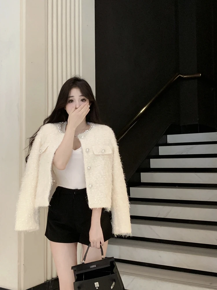 New 2023 Autumn Winter Pearl Neck White Imitation Wool Fragrant Coat Women\'s Short Wool Jackets Chaquetas