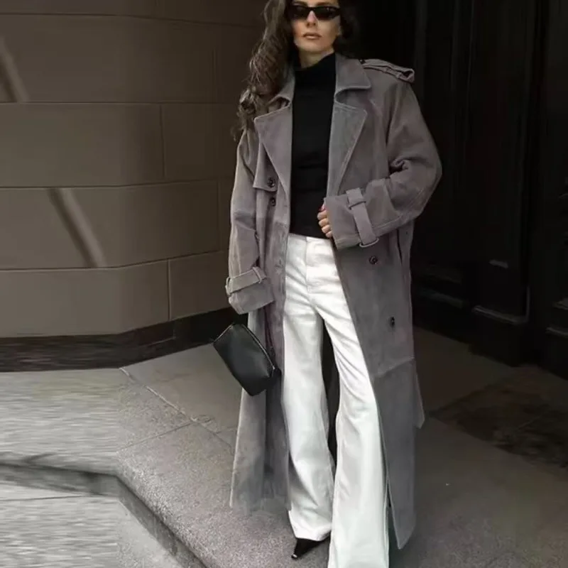 A New Autumn and Winter Fashion Women's Windbreaker, A Simple and Stylish Double-breasted Long Solid-color Woolen Overcoat.