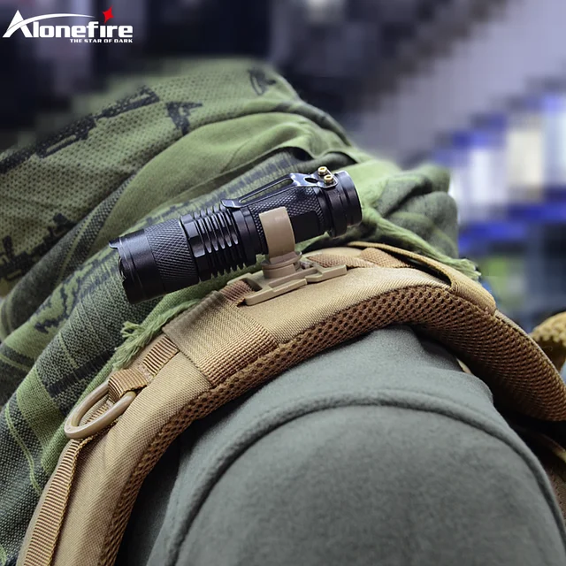 Obrotowy pierścień U Latarka Plecak roboczy Lampa Outdoor Hike Climb Pack Uchwyt na światło Rura wodna Słupek Narzędzie Zacisk Taśma na ramię Klips