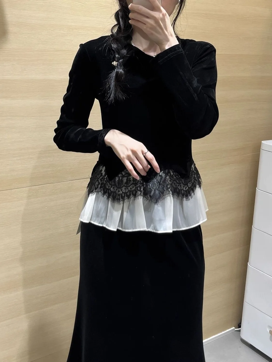 

Женская футболка с бархатным кружевным подолом, осенне-зимняя новинка, универсальный топ, высококачественная укороченная рубашка, повседневный стиль, свободный крой, полиэстер