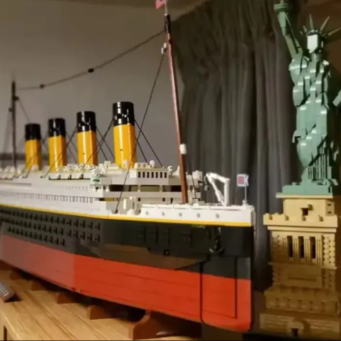 Со-светями-совместимый-moc-дисплей-10294-Титаник-9090-шт-большая-круизная-лодка-корабль-строительные-блоки-кирпичи-детские-игрушки-подарки