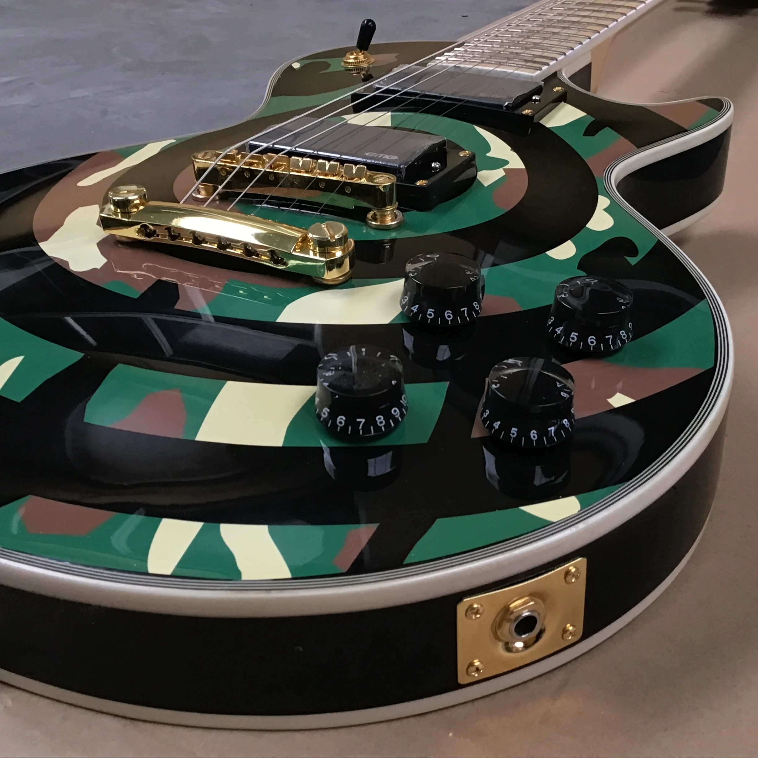 6-string electric guitar, body,Classic Circles in stock,Camouflage paint, perfect tone, Factroy hot sale